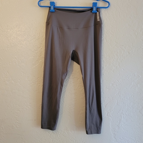 Gymshark Crop  Leggings Size Medium - Picture 1 of 5